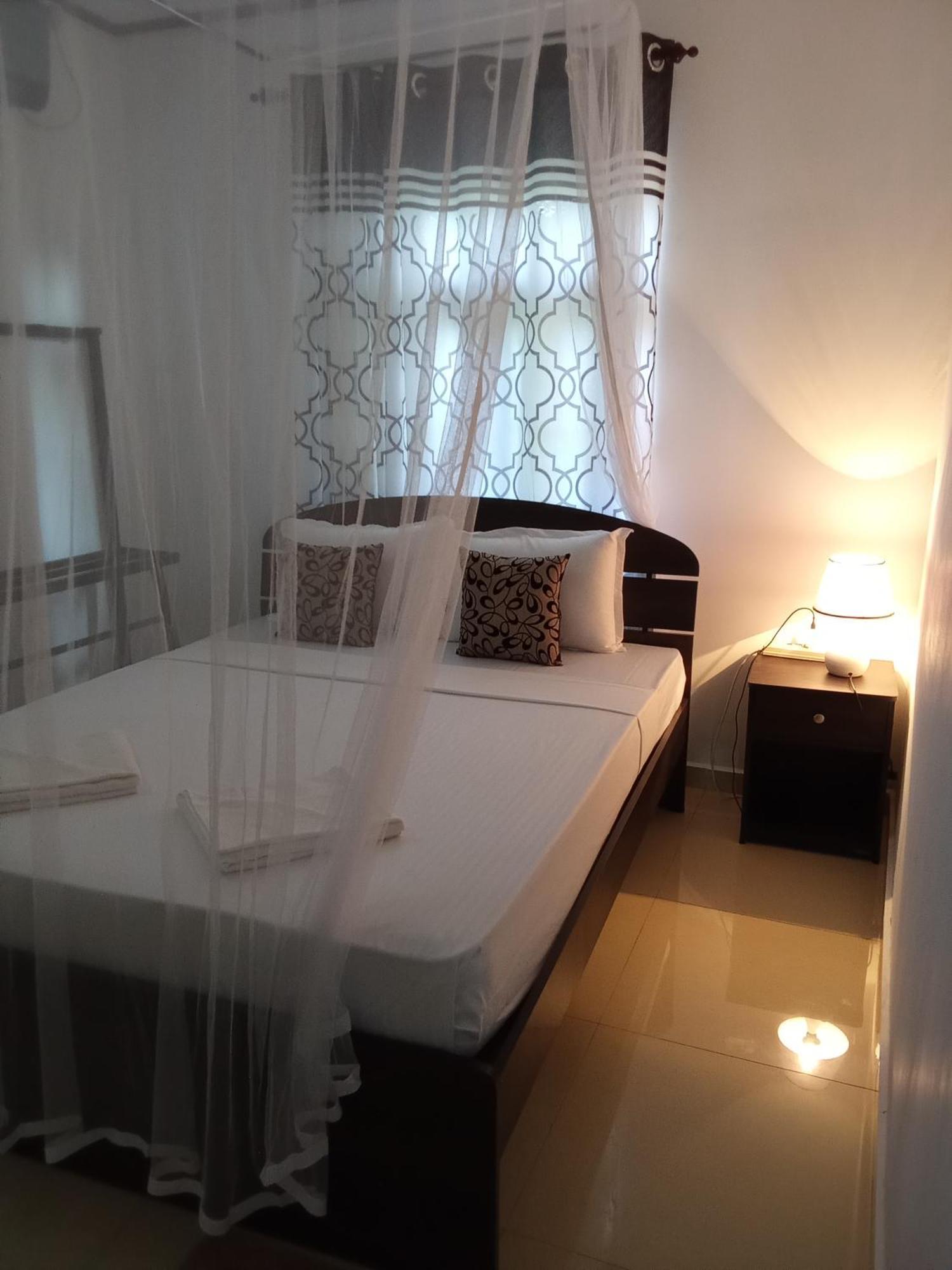 Kavee Transit Hotel Катунаяка Экстерьер фото